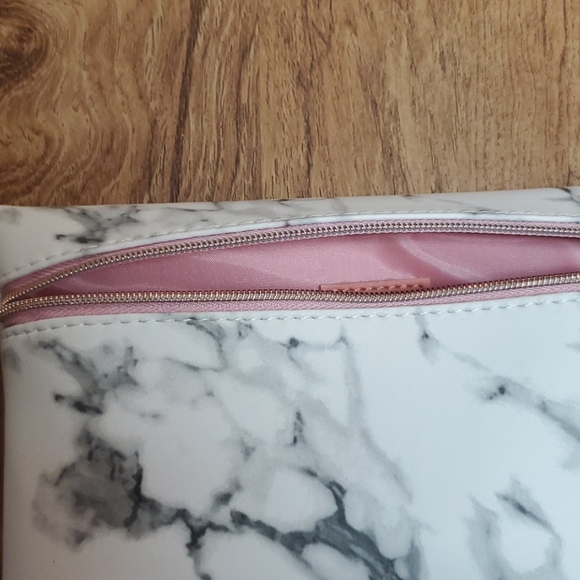 Ipsy make up pouch - Picture 2 of 2
